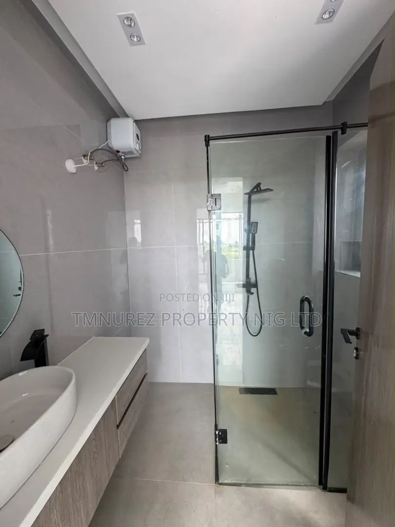 2bdrm Apartment in Lekki Phase 1 for rent