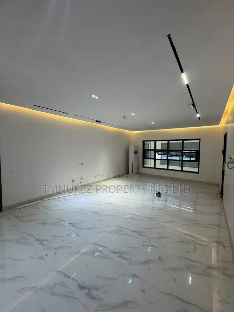 2bdrm Apartment in Lekki Phase 1 for rent