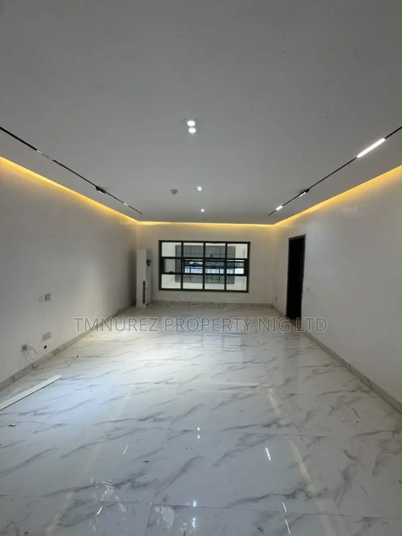 2bdrm Apartment in Lekki Phase 1 for rent