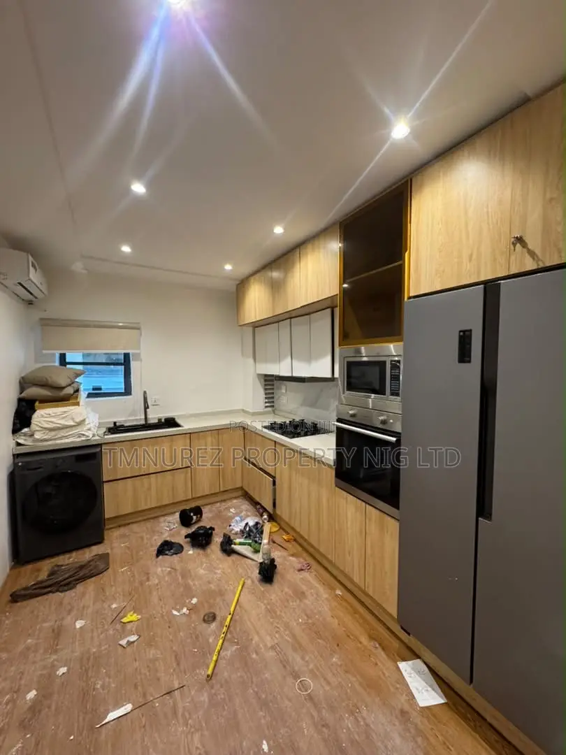 2bdrm Apartment in Lekki Phase 1 for rent