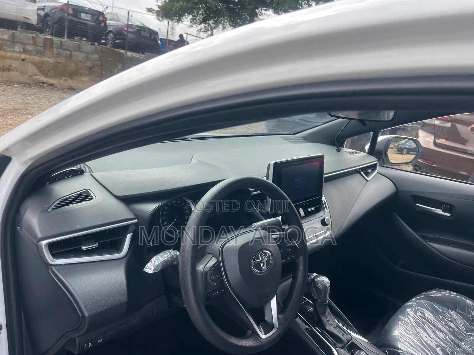 Toyota Corolla LE 2022 White