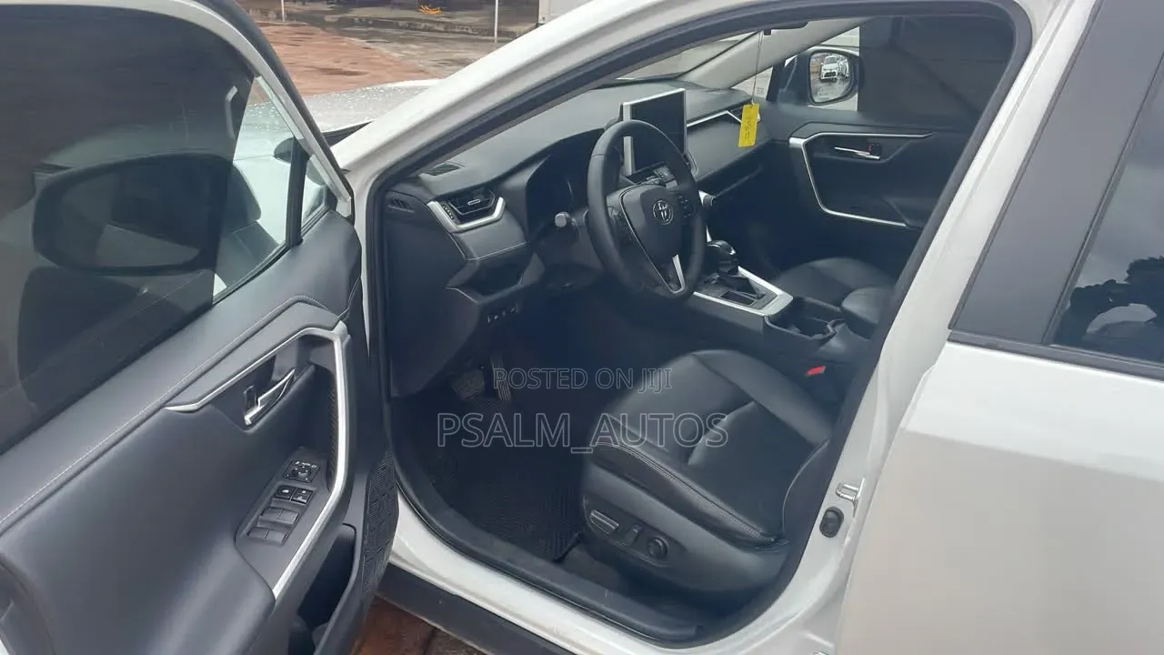 Toyota RAV4 2023 White