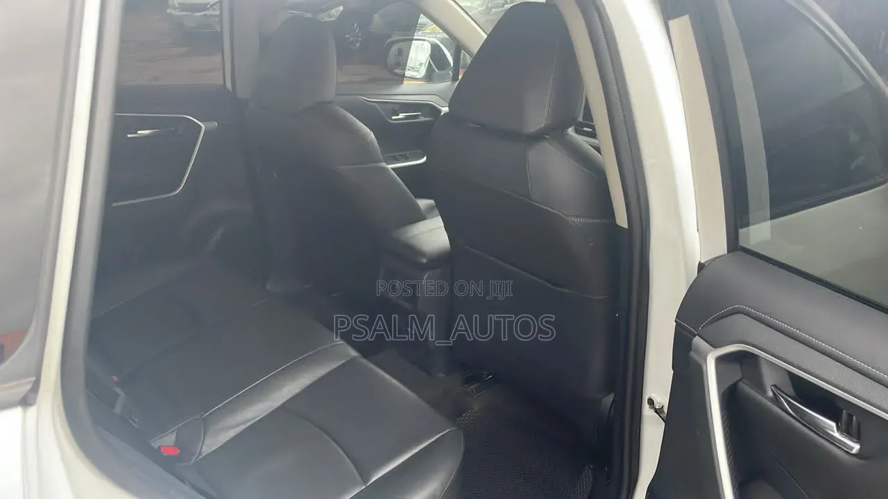 Toyota RAV4 2023 White