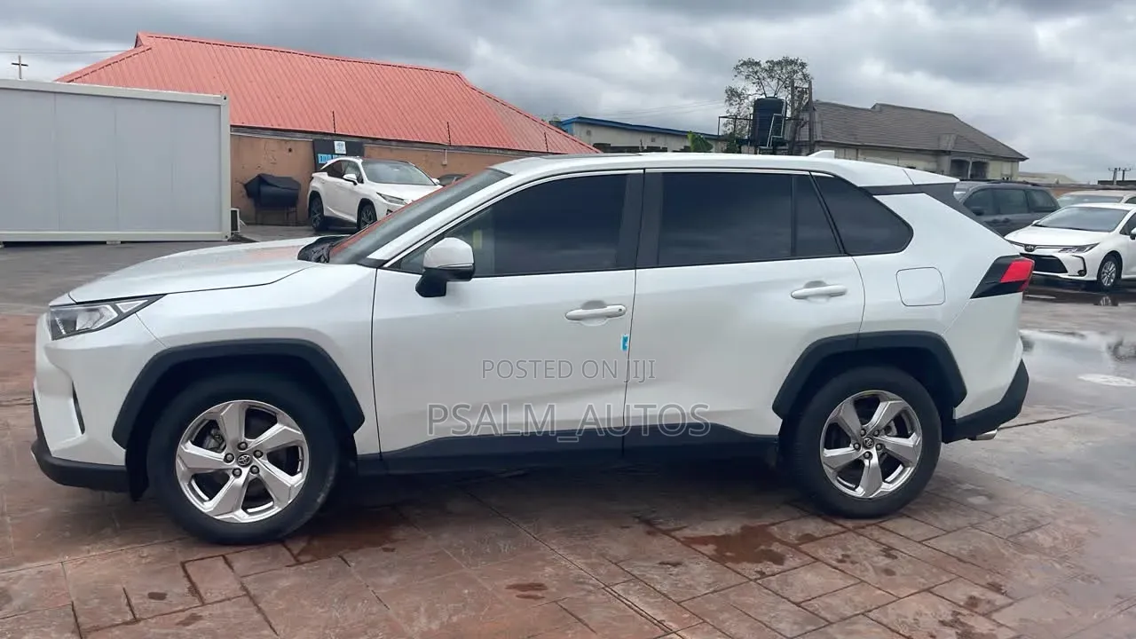 Toyota RAV4 2023 White
