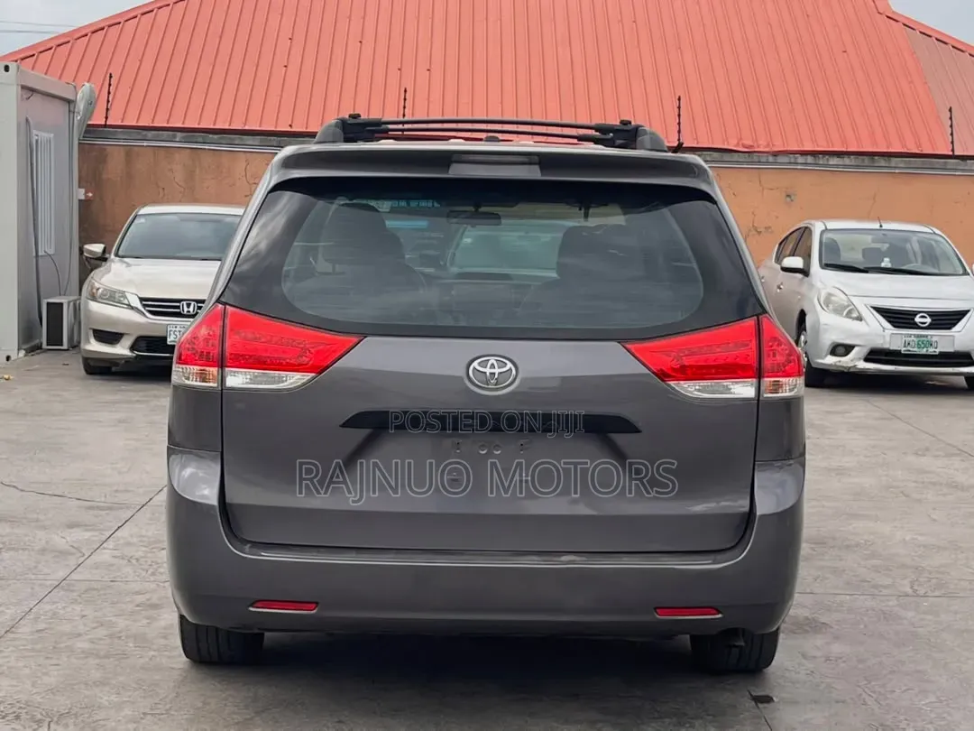 Toyota Sienna 2012 Gray