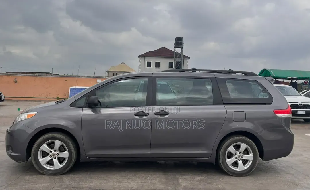 Toyota Sienna 2012 Gray