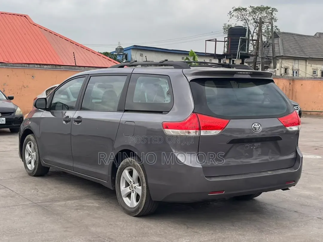 Toyota Sienna 2012 Gray