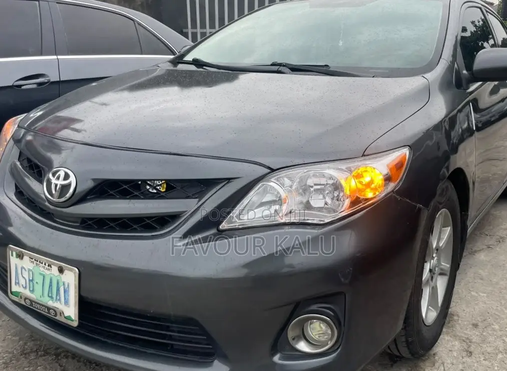 Toyota Corolla LE 4dr Sedan (1.8L 4cyl 4A) 2012 Gray