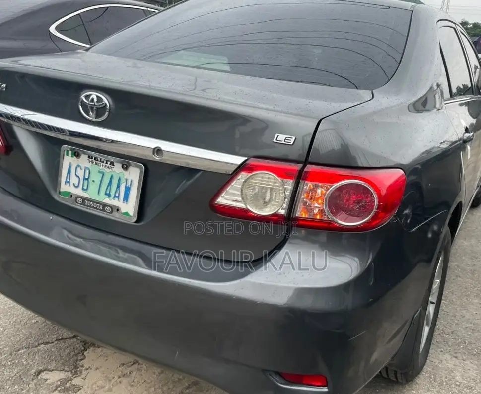 Toyota Corolla LE 4dr Sedan (1.8L 4cyl 4A) 2012 Gray