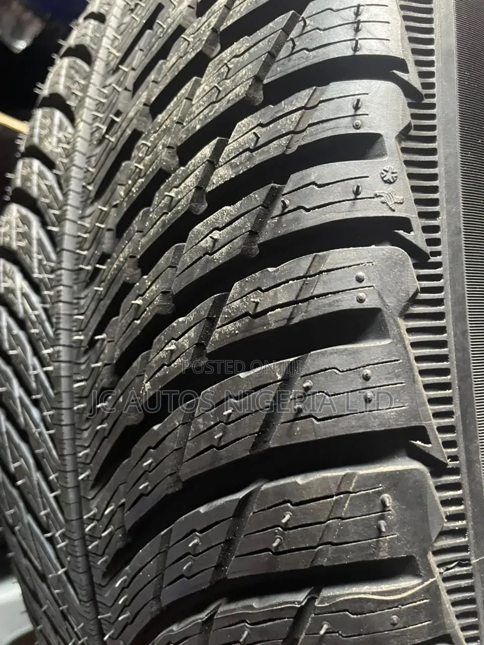 255/70r18 Michelin Pilot Alphin 5 SUV