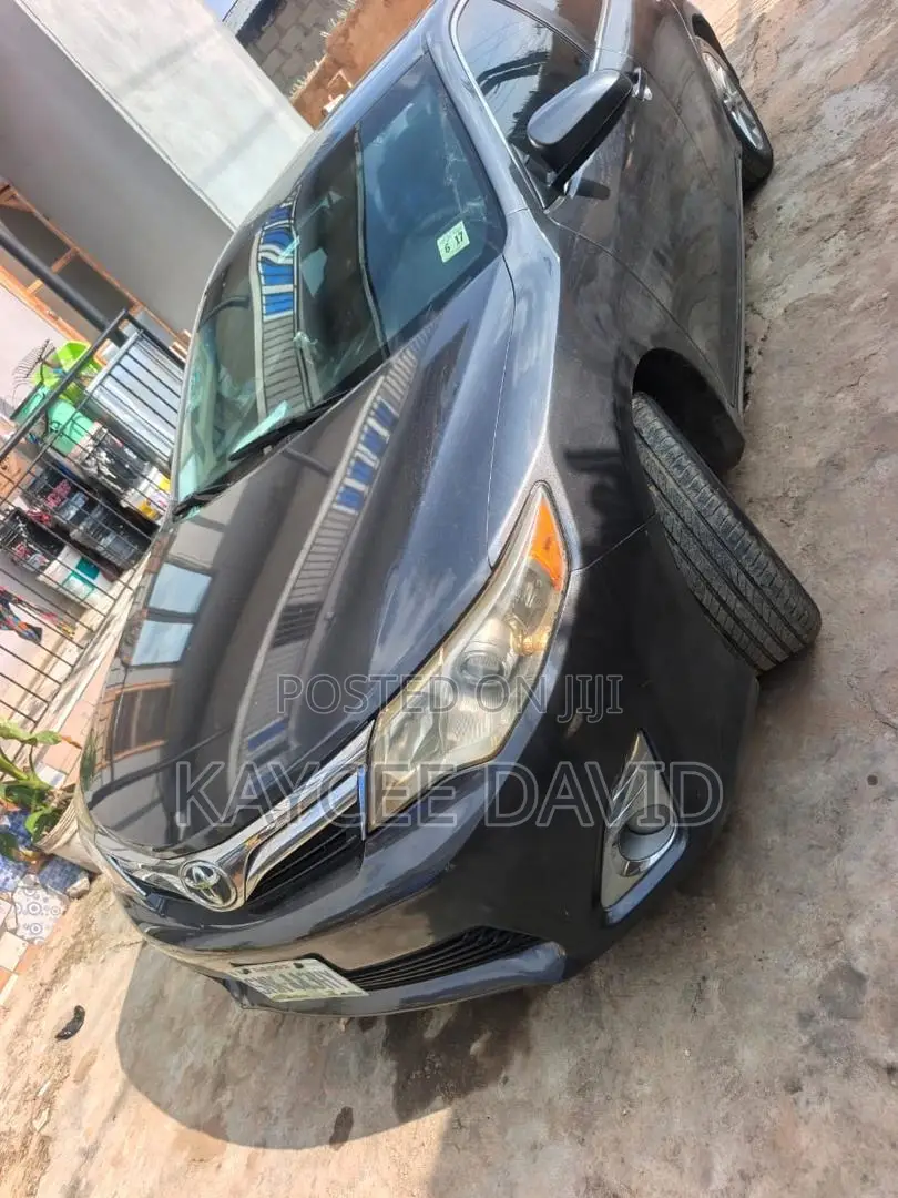Toyota Camry XLE 4dr Sedan (2.5L 4cyl 6A) 2013 Gray