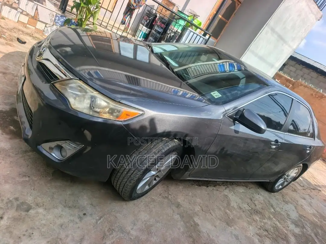 Toyota Camry XLE 4dr Sedan (2.5L 4cyl 6A) 2013 Gray
