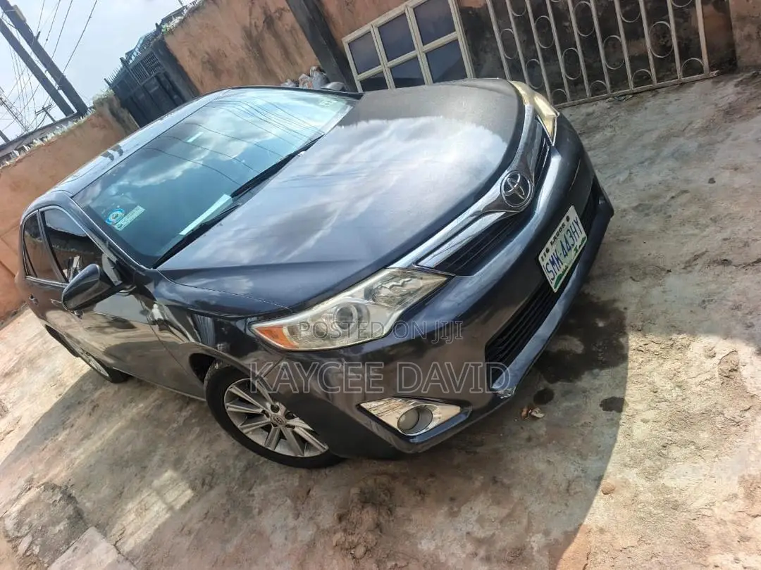 Toyota Camry XLE 4dr Sedan (2.5L 4cyl 6A) 2013 Gray