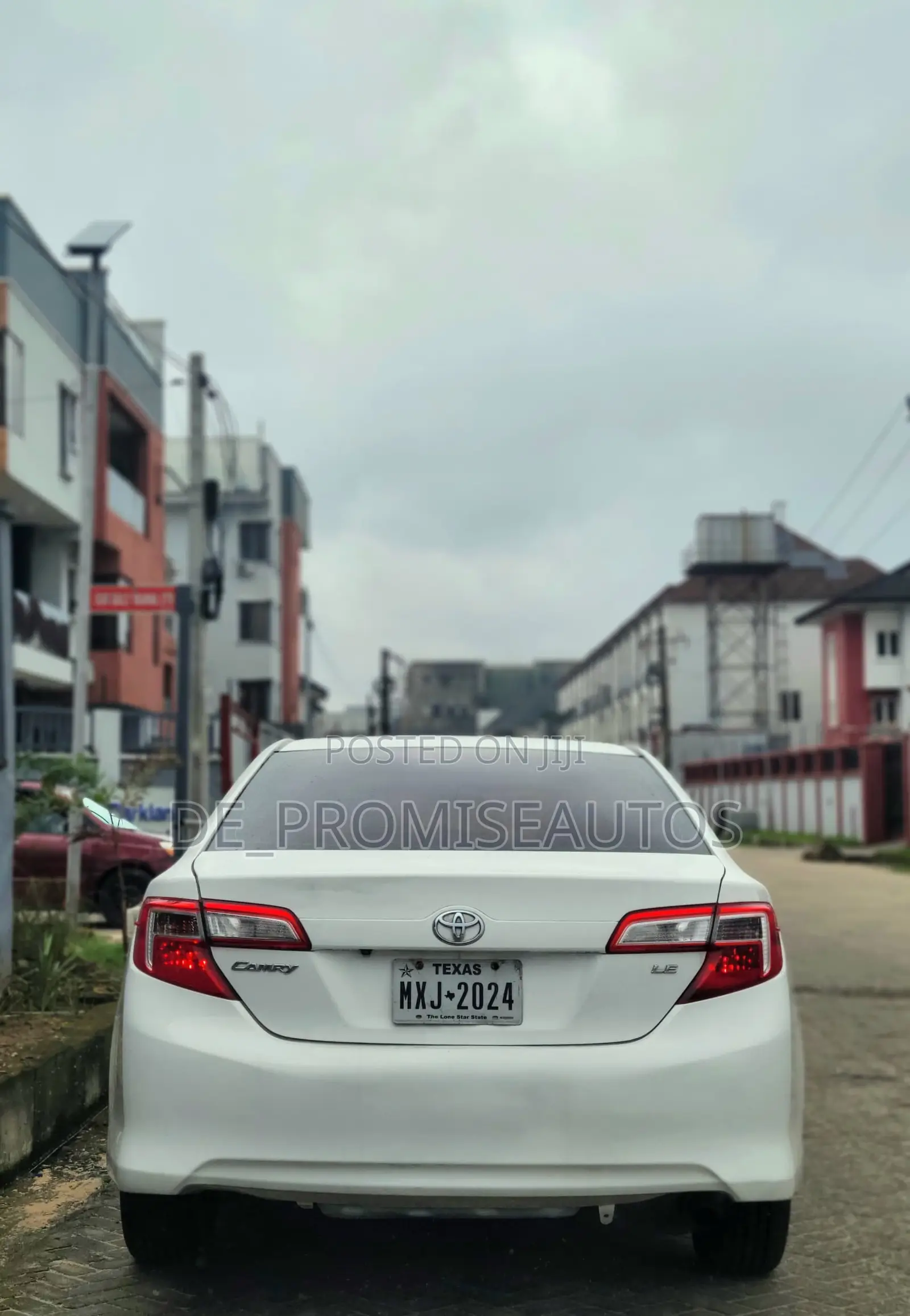 Toyota Camry LE 4dr Sedan (2.5L 4cyl 6A) 2012 White