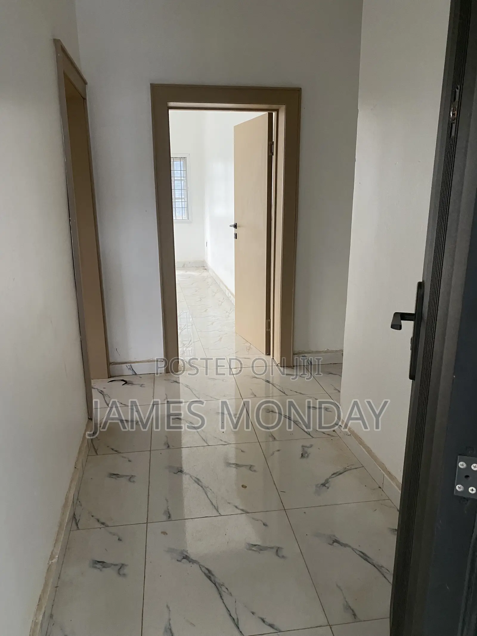 3bdrm Block of Flats in Private Residence, Area 1 for rent