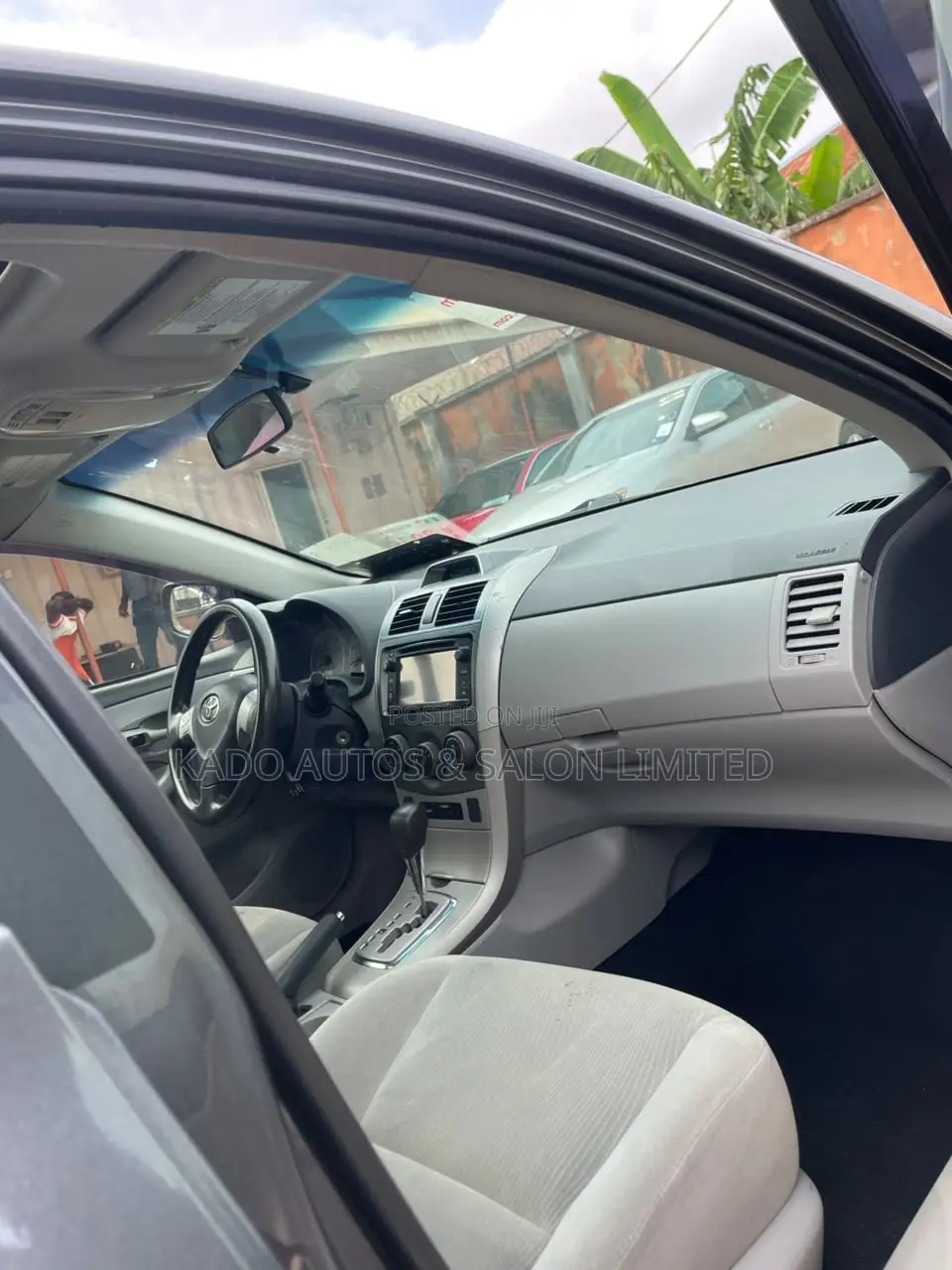 Toyota Corolla LE 4dr Sedan (1.8L 4cyl 4A) 2013 Gray