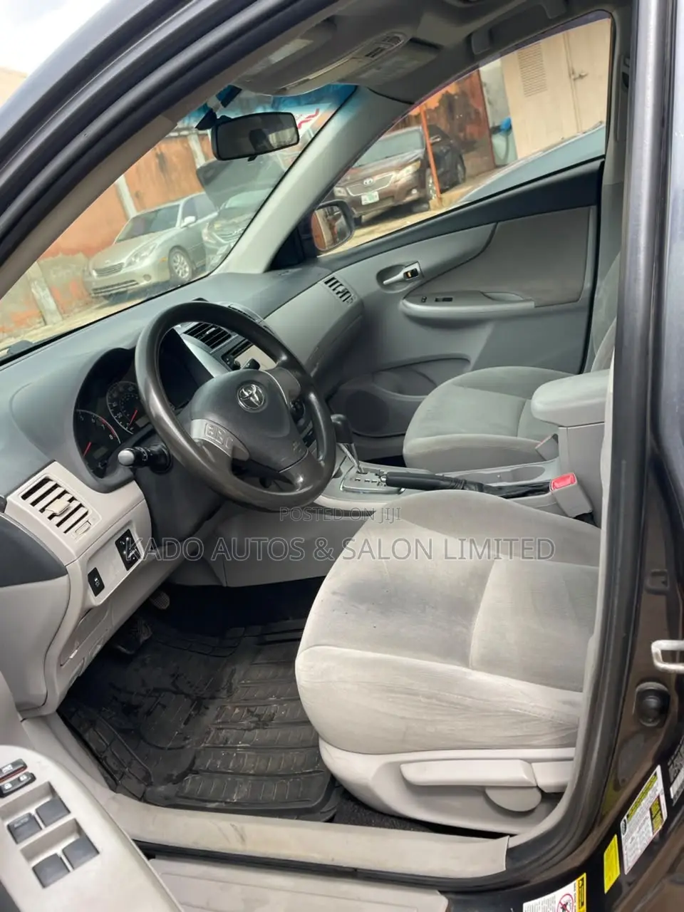 Toyota Corolla LE 4dr Sedan (1.8L 4cyl 4A) 2013 Gray
