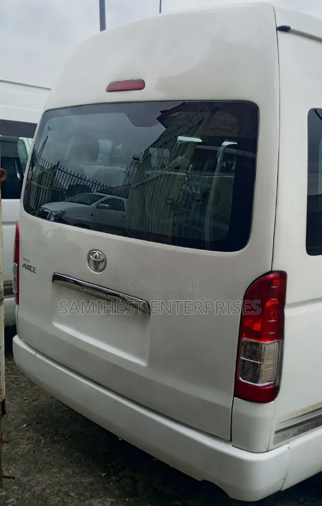 Toyota HiAce 2014 White