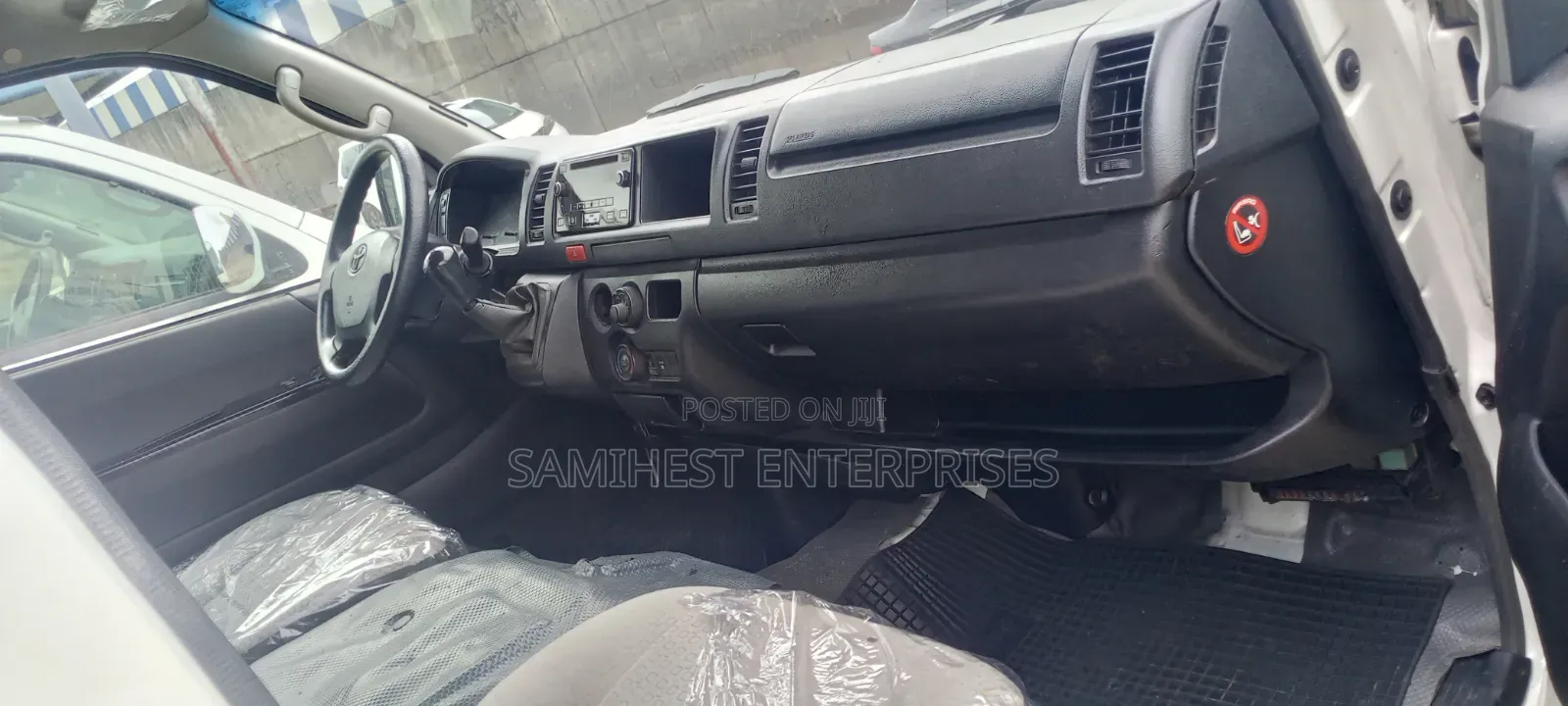 Toyota HiAce 2014 White
