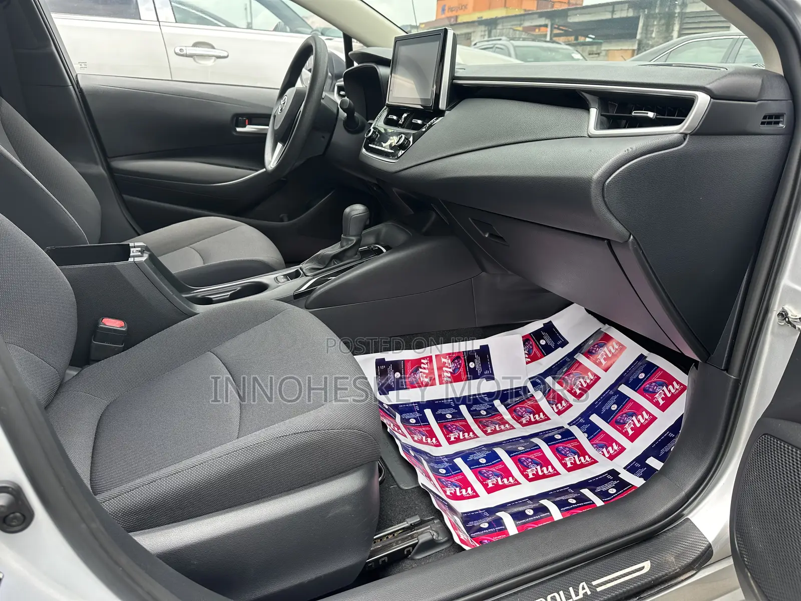 Toyota Corolla LE 2022 Silver