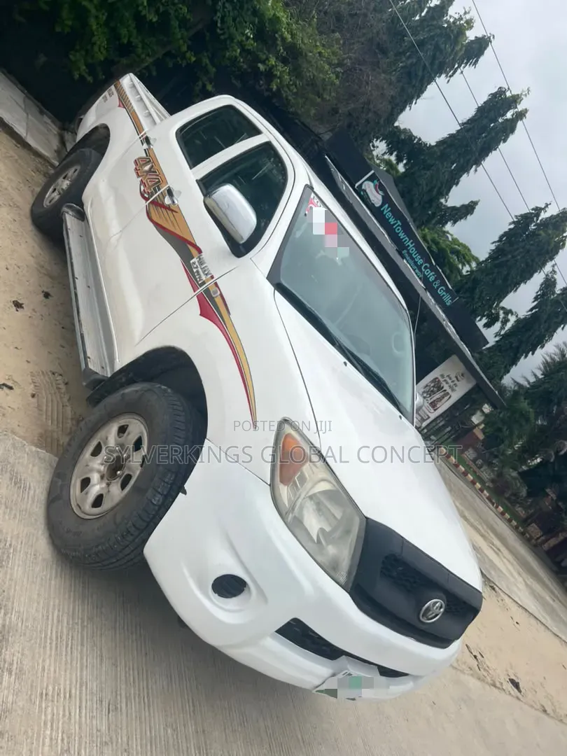 Toyota Hilux 2010 White
