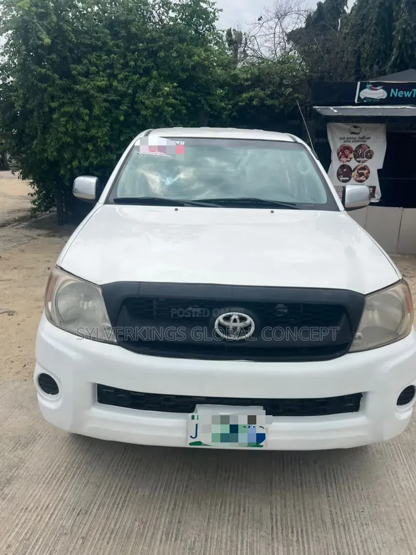 Toyota Hilux 2010 White