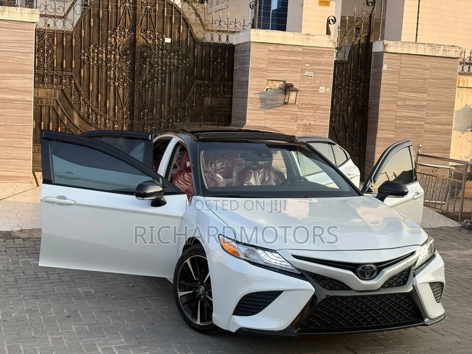 Toyota Camry XSE (2.5L 4cyl 8A) 2019 White