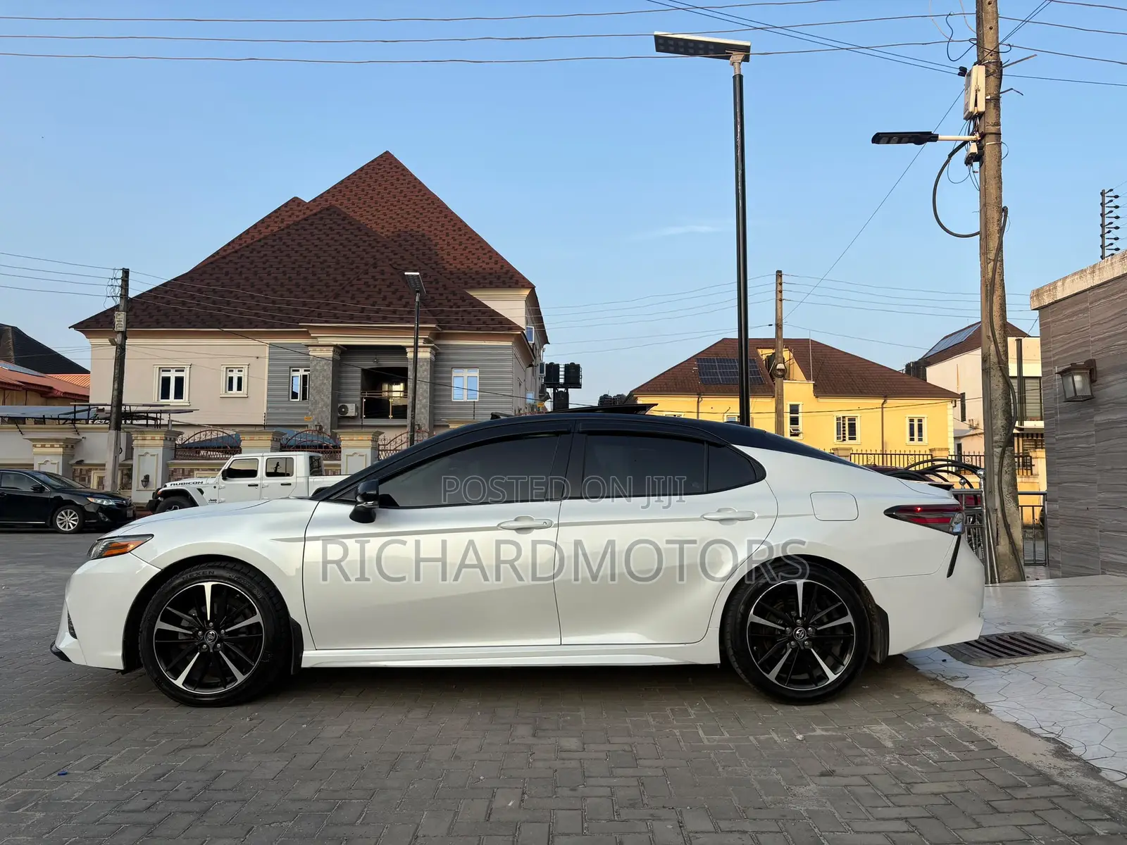 Toyota Camry XSE (2.5L 4cyl 8A) 2019 White