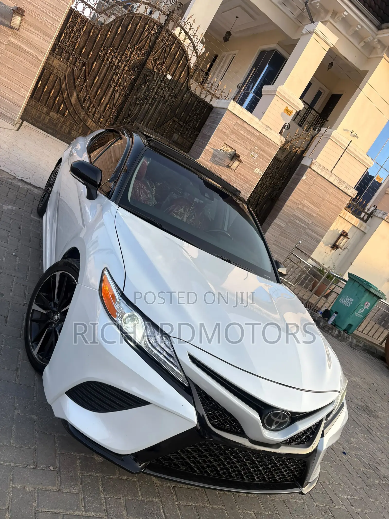 Toyota Camry XSE (2.5L 4cyl 8A) 2019 White