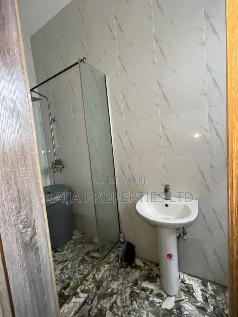 1bdrm Shared Apartment in Ikota Gra for rent