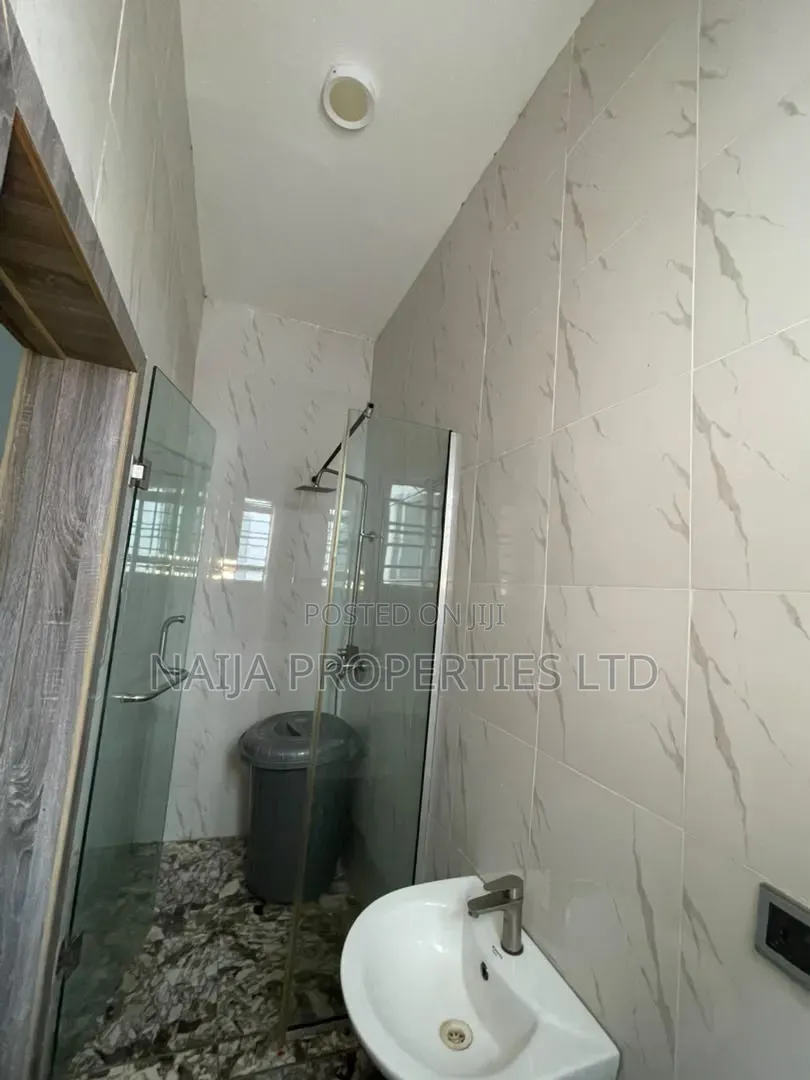 1bdrm Shared Apartment in Ikota Gra for rent