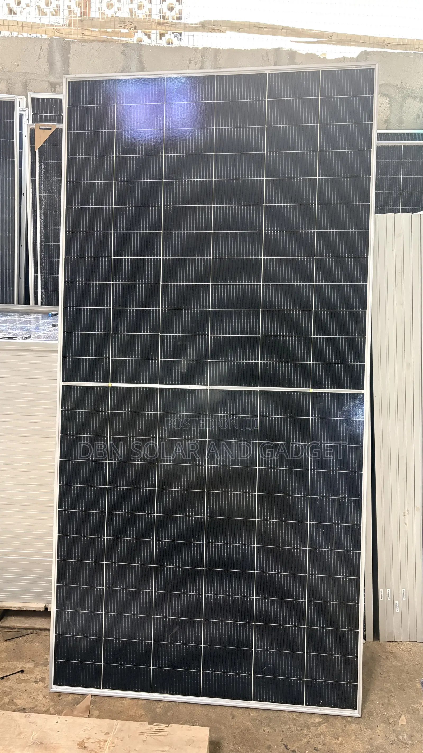 660w Jinko Mono Solar Panel Halfcut 144cell