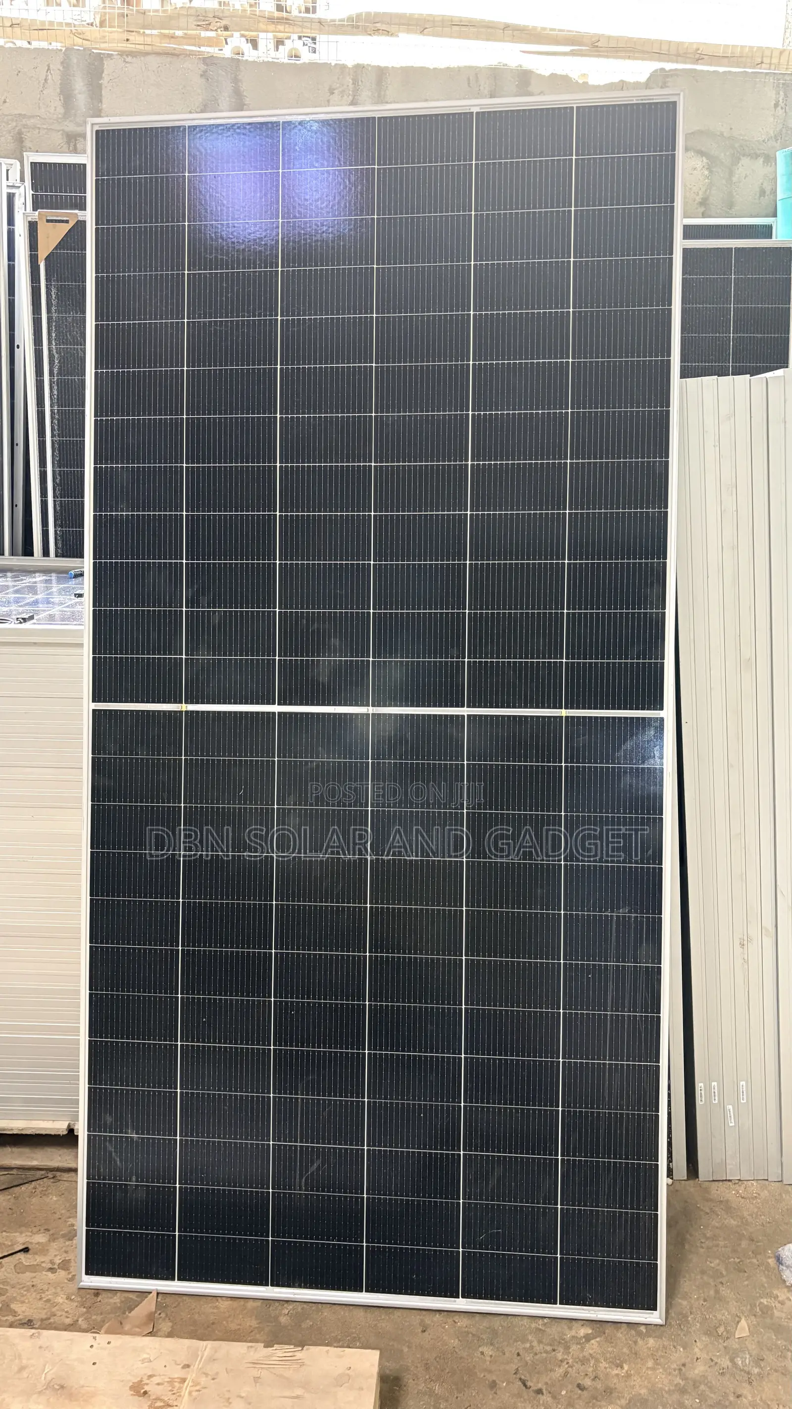660w Jinko Mono Solar Panel Halfcut 144cell