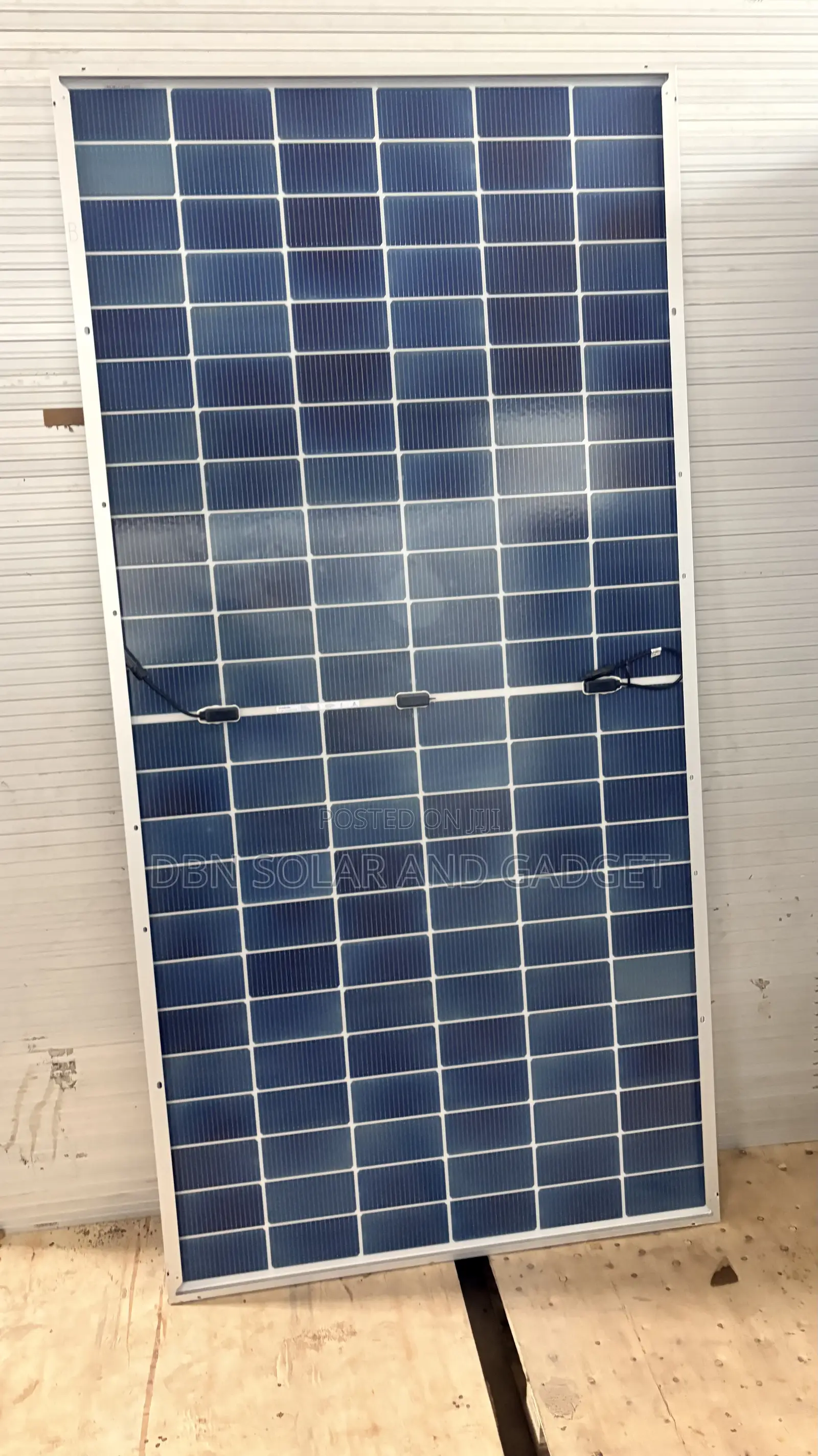 Original 675w Jinko Byfacial Solar Panel Halfcut 144cell in Stock