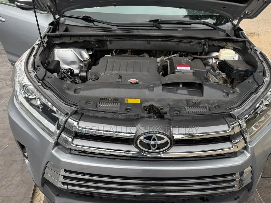 Toyota Highlander XLE V6 4x2 (3.5L 6cyl 6A) 2016 Gray