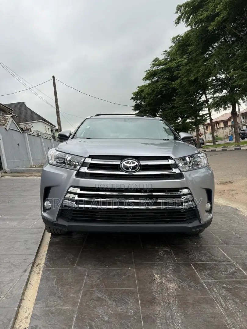 Toyota Highlander XLE V6 4x2 (3.5L 6cyl 6A) 2016 Gray