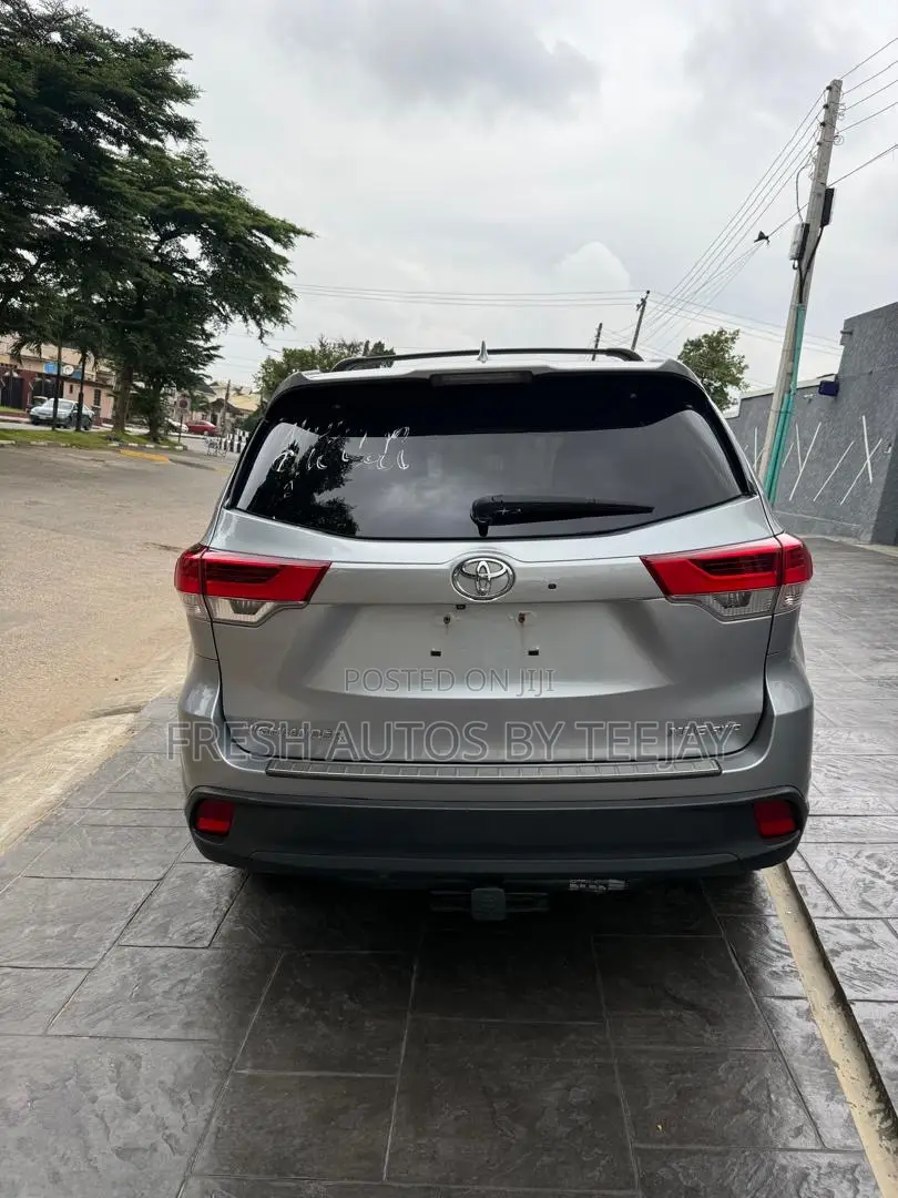 Toyota Highlander XLE V6 4x2 (3.5L 6cyl 6A) 2016 Gray