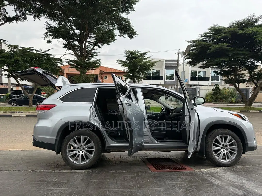 Toyota Highlander XLE V6 4x2 (3.5L 6cyl 6A) 2016 Gray