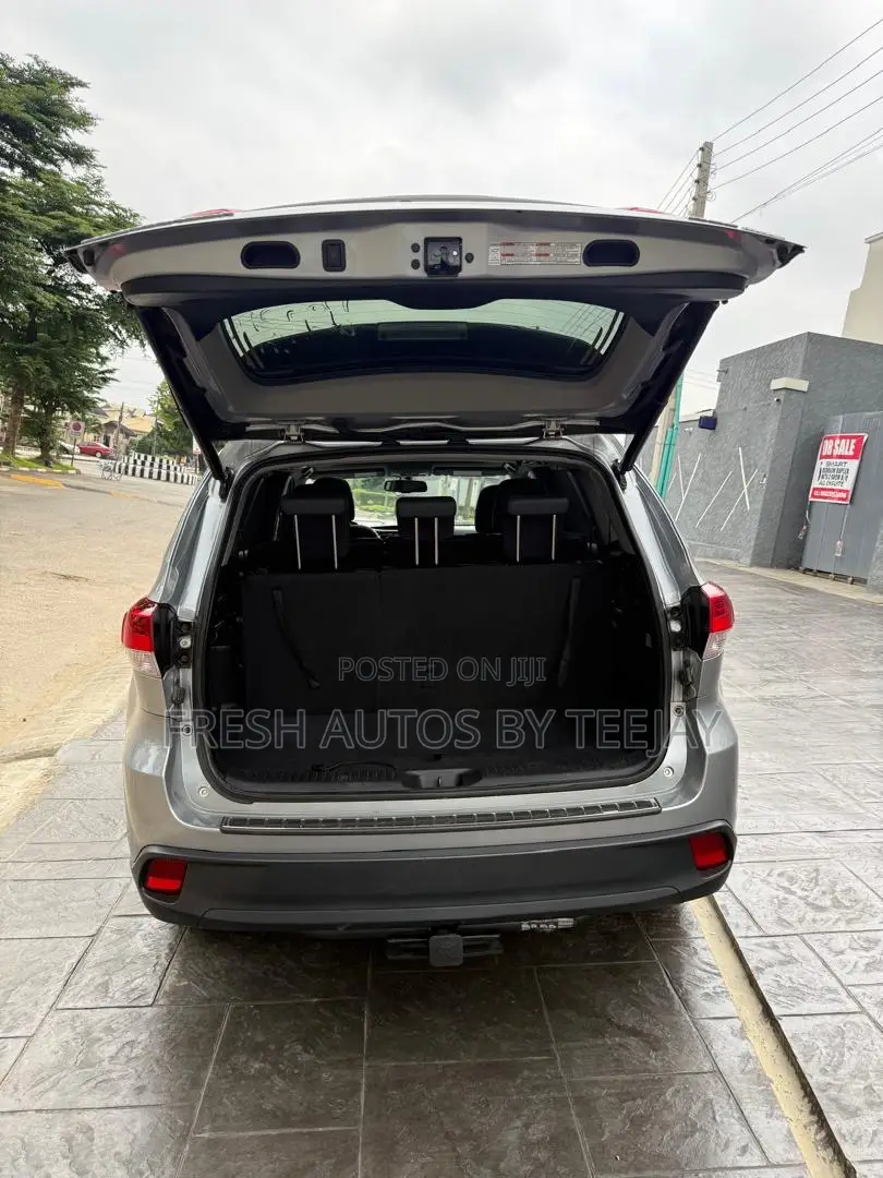 Toyota Highlander XLE V6 4x2 (3.5L 6cyl 6A) 2016 Gray