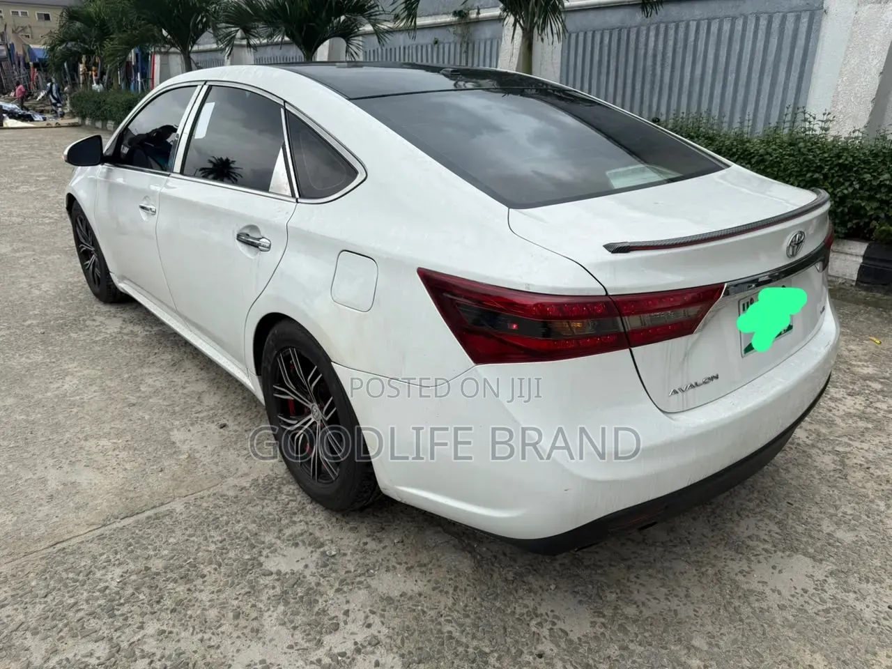 Toyota Avalon XLE FWDSedan (3.6L 6cyl 6A) 2016 White