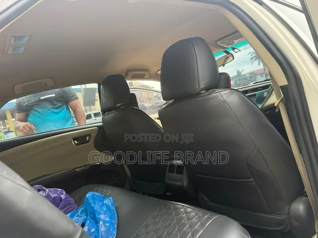 Toyota Avalon XLE FWDSedan (3.6L 6cyl 6A) 2016 White
