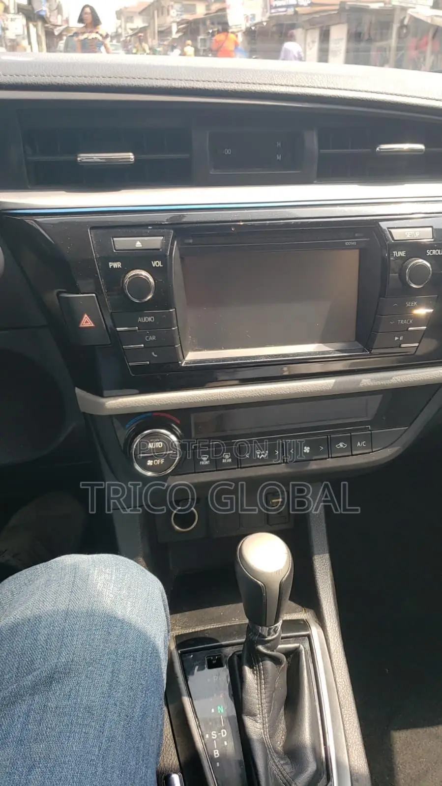 Toyota Highlander XLE 4dr SUV AWD (3.5L 6cyl 6A) 2015 Gold