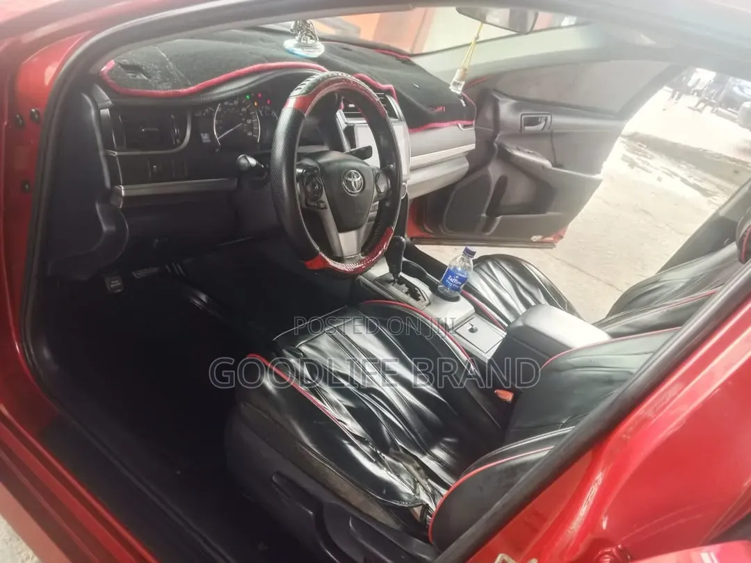 Toyota Camry XLE 4dr Sedan (2.5L 4cyl 6A) 2013 Pearl