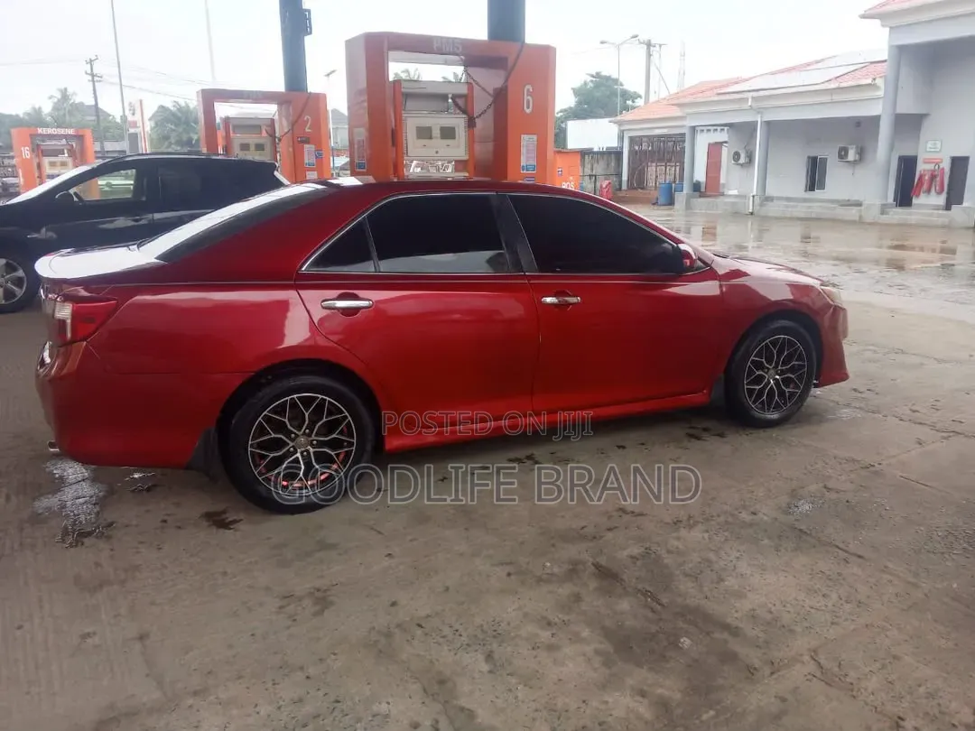 Toyota Camry XLE 4dr Sedan (2.5L 4cyl 6A) 2013 Pearl