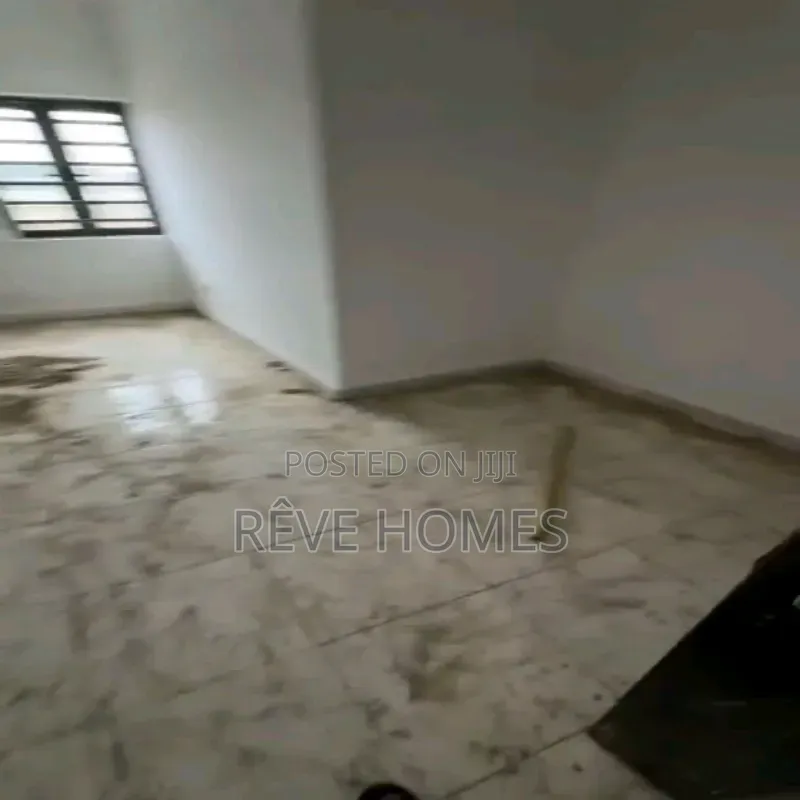 Mini Flat in CHallenge / Mushin for rent