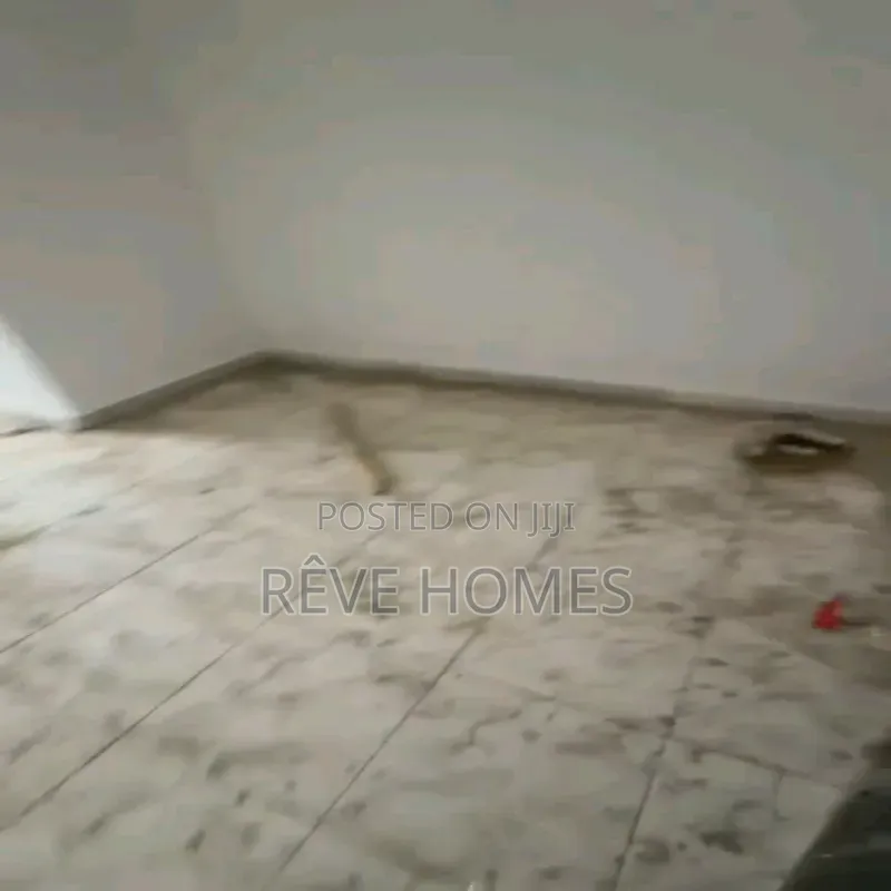 Mini Flat in CHallenge / Mushin for rent