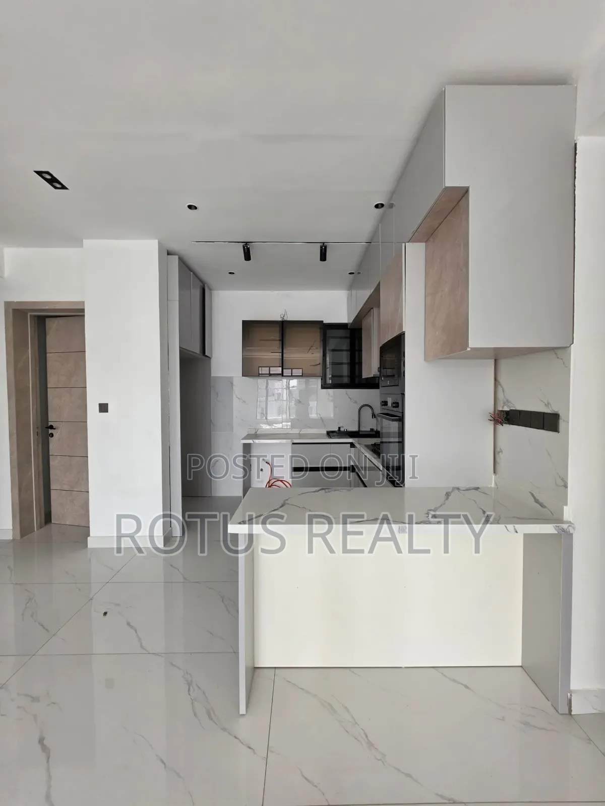 3bdrm Apartment in Lekki Phase 1 for sale