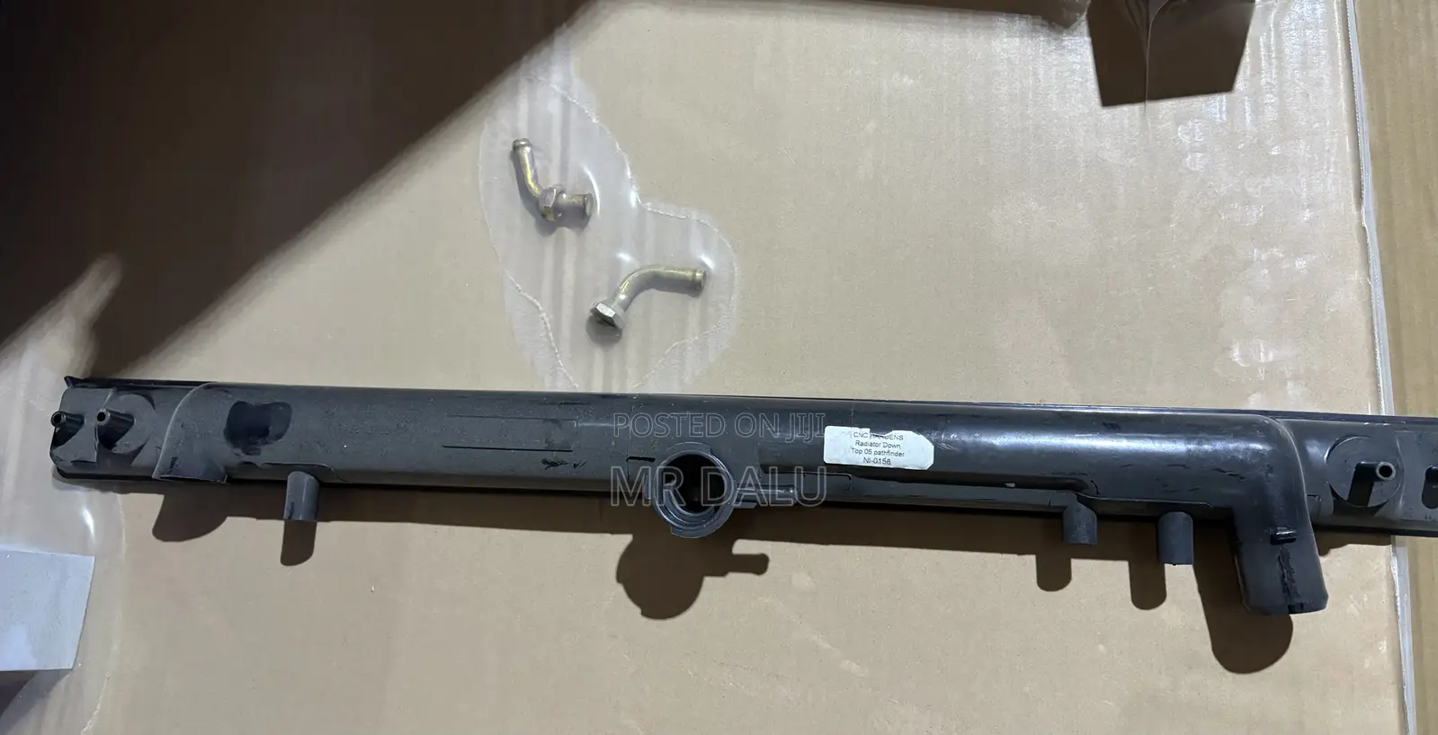 Brand New Radiator Top Plastic for 2005 Pathfinder (NI-0158)