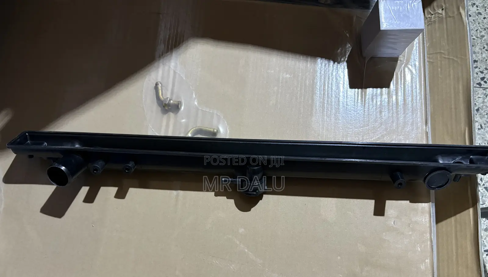 Brand New Radiator Top Plastic for 2005 Pathfinder (NI-0158)