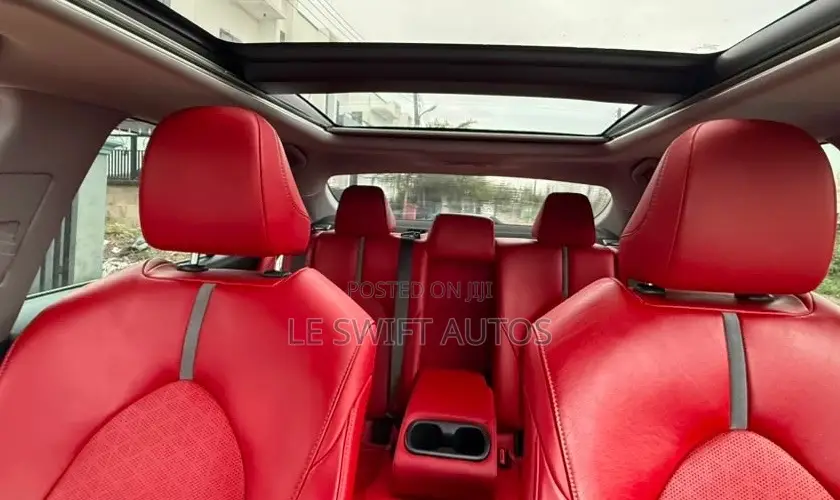 Toyota Camry 2018 White